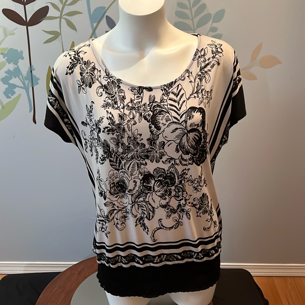 4/$20 Rickis Large Top with Elastic bottom